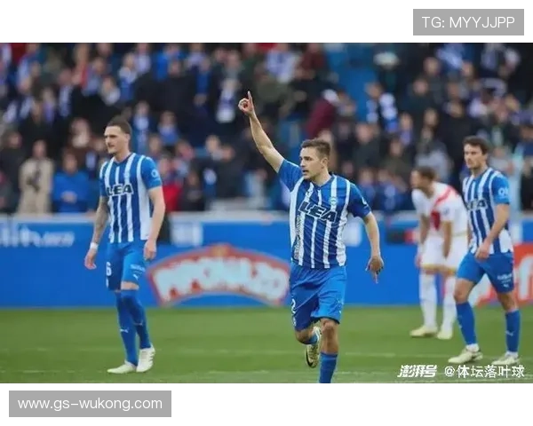 内斯塔与阿尔维斯在防线下形成结构分散与集中趋势