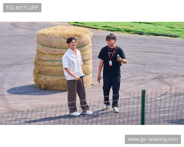 周冠宇家的车库比我家房子还大