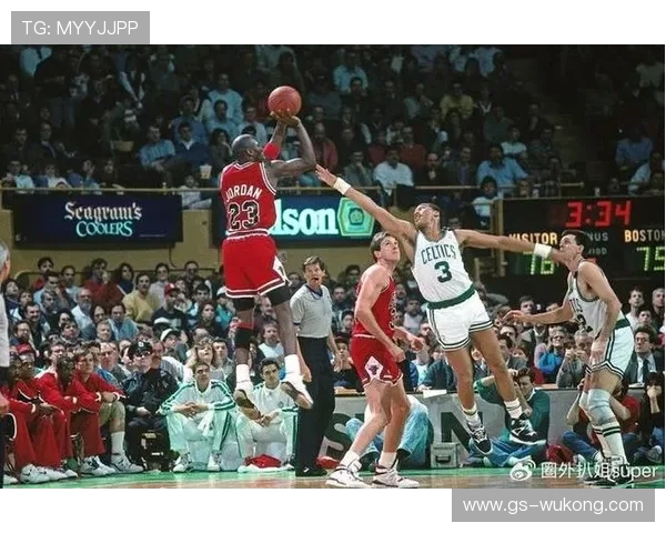 拉里·伯德关键时刻无球掩护拉开空间优于贾巴尔